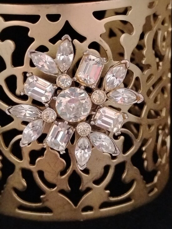 Jewelry - Rhinestone Snow Flake Brooch — Clear Crystal Accent